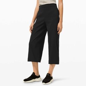 LULULEMON Black Metropolis Maven High Rise Crop Cargo Pants 6 Athleisure Travel